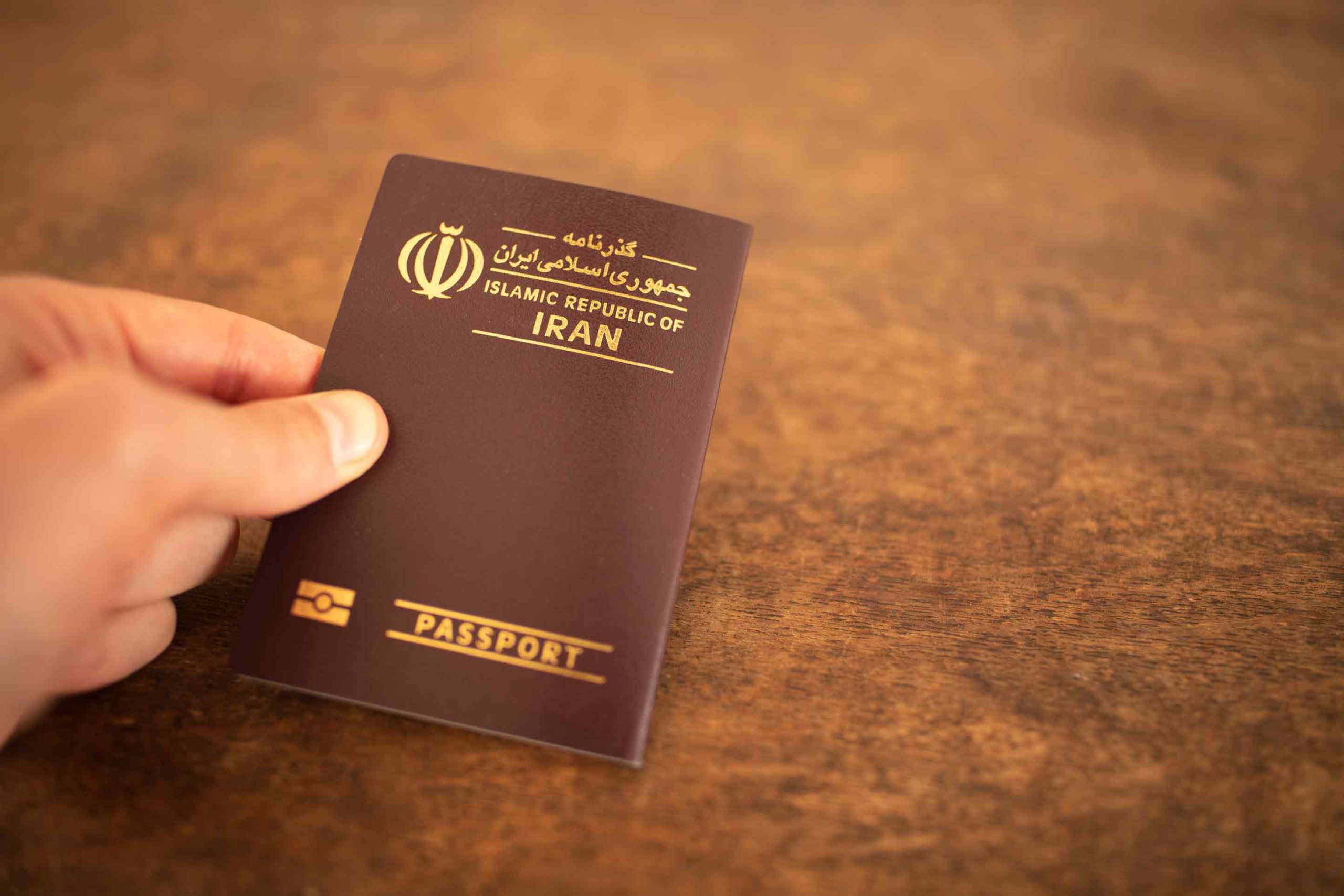 پاسپورت و شناسنامه ایرانی